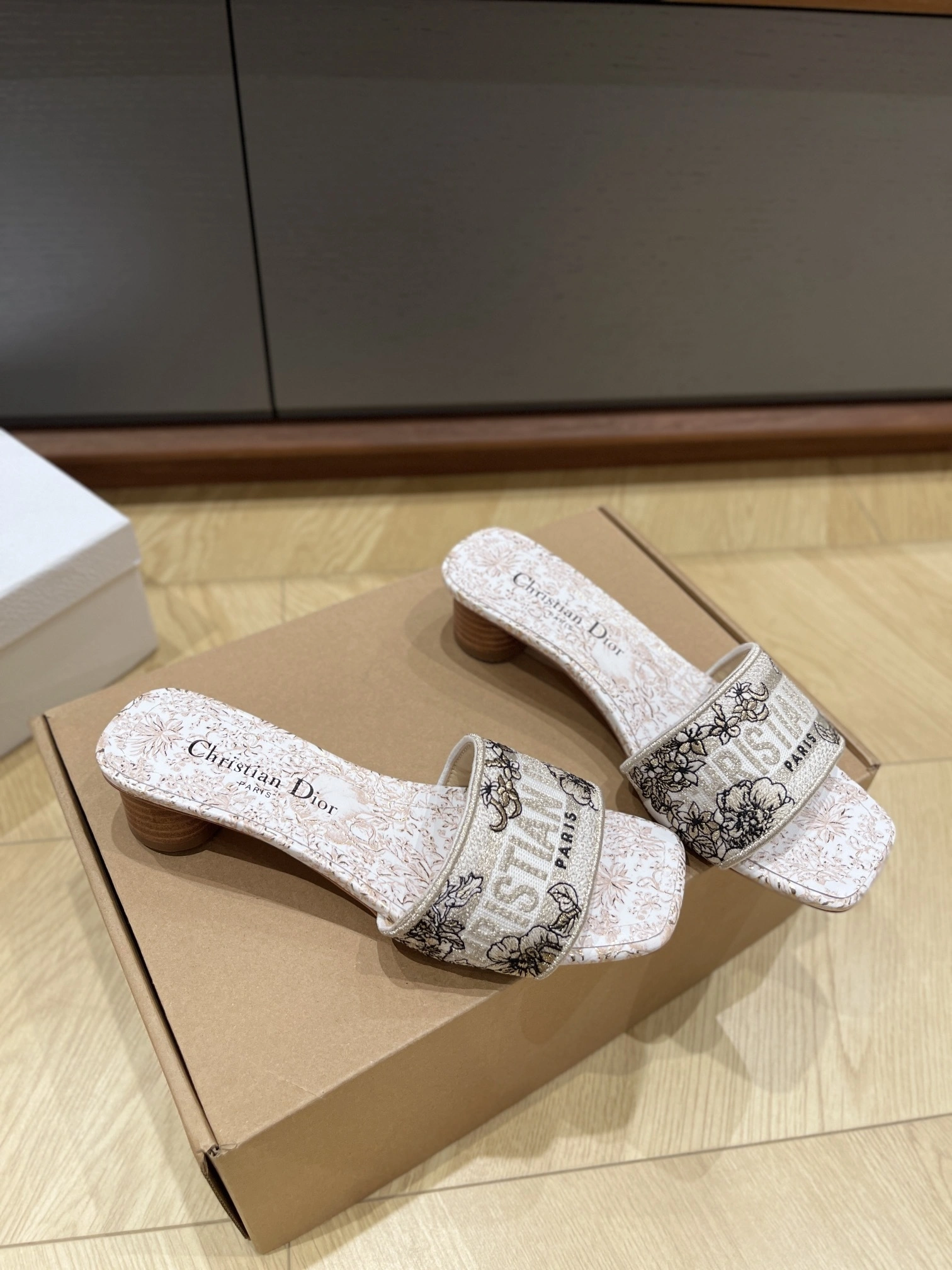 COCO-- 4ior KCQ902UEL_S62K embroidery Heel height：3.5cm item:E-XW03F0613